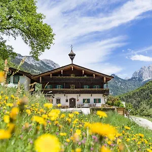 bergkhof-kaisertal-alpine-hideaway.com-bavaria.com/